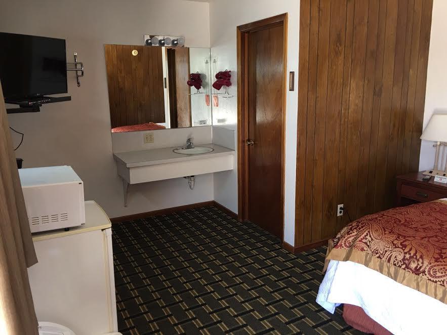 Big 12 Motel Broken Bow Exterior foto